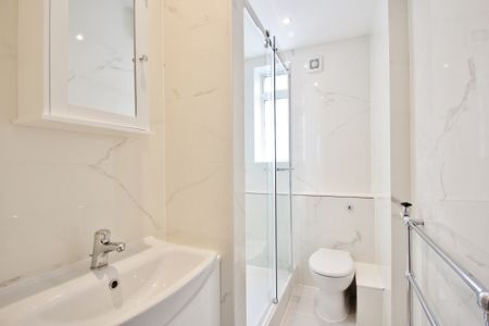 Latymer Court, Hammersmith Road, Hammersmith, London, W6 - Photo 5