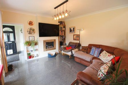 3 bedroom detached bungalow to rent - Photo 4