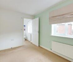 2 BEDROOM Maisonette - Upper - Photo 2