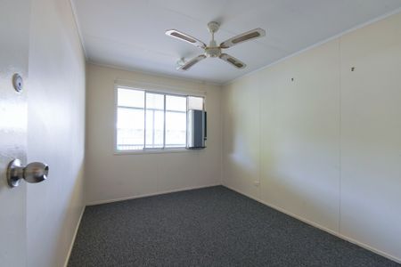 4 BEDROOM HOME CLOSE TO THE PARK! - Photo 4