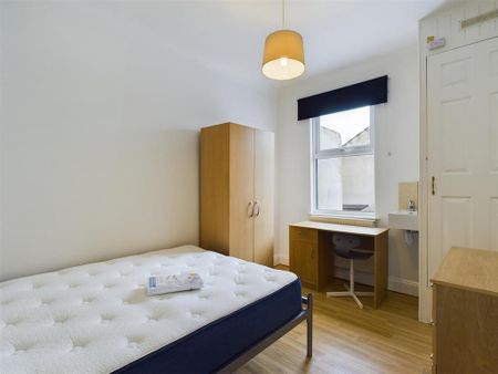 5 bedroom terraced house to rent - Photo 4