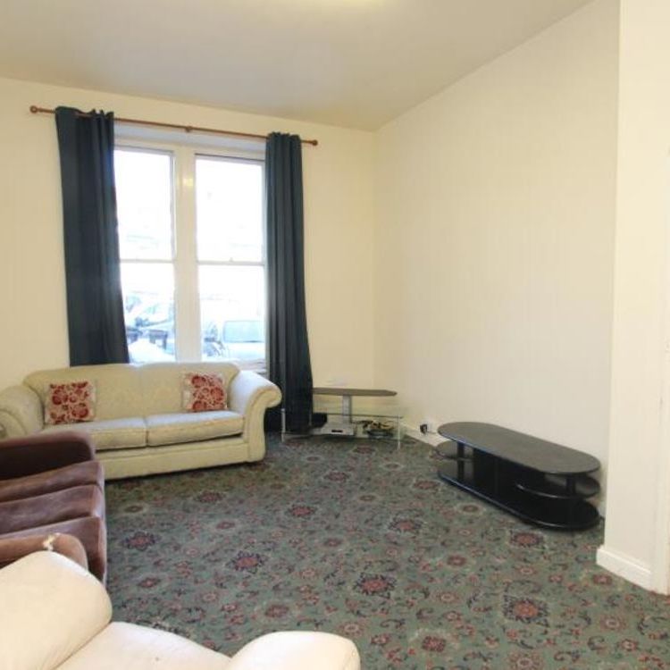 **** STUDENT HOUSE **** A large10 bedroom house in St Andrews walking distance to Gloucester & Cheltenham Road, easy access to public transport links & the City. The property is offered furnished. The property benefits from off street parking and a rear enclosed garden. Available in August. EPC– D - Photo 1