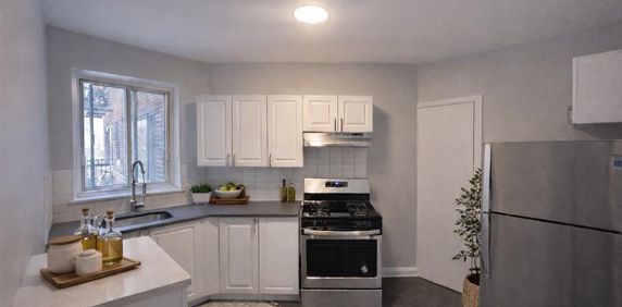 Recently Renovated 2bdrm pet friendly Apt - Photo 2