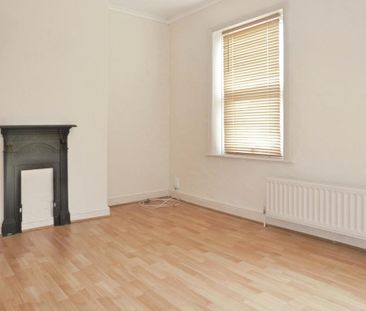 3 bedroom end of terrace house to rent - Photo 1