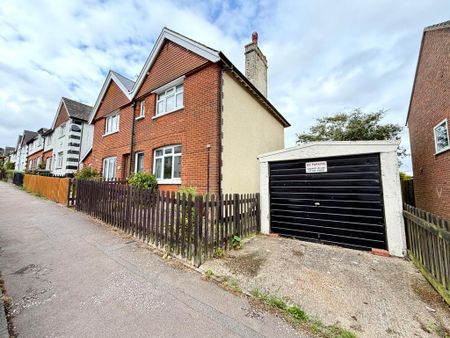 3 bedroom semi-detached house to rent - Photo 4