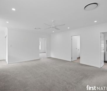 Spacious 4 Bedroom Freestanding Townhouse - Photo 3