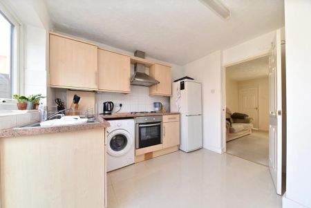 2 bedroom semi-detached house to rent - Photo 4