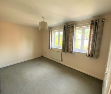 3 bedroom Spacious Three Bedroom House to rent - Photo 6
