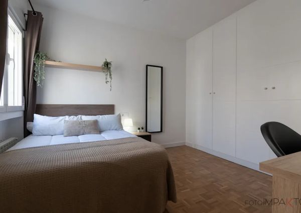 Calle de los Cuatro Amigos, Madrid, Community of Madrid 28029