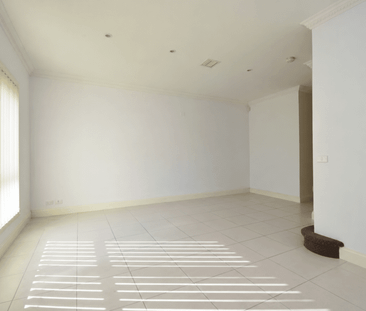 Comfortable Family Living in a Convenient Bundoora Location - Photo 1