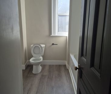 For Lease - 607 QUEENS Avenue Unit# Bedroom 2, London East, Ontario - Photo 4