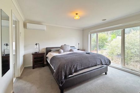 Stylish Townhouse - Photo 5