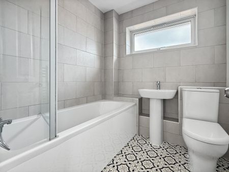 3 bedroom end of terrace house to rent - Photo 5