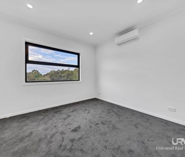 Comfortable & Convenient Living in the Heart of Werribee ! - Photo 4