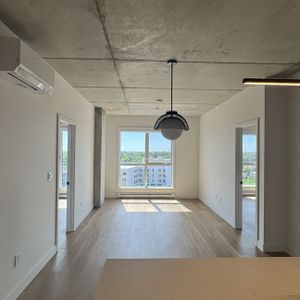 1 + Den - 200 Avenue Dorval, Dorval - Photo 2