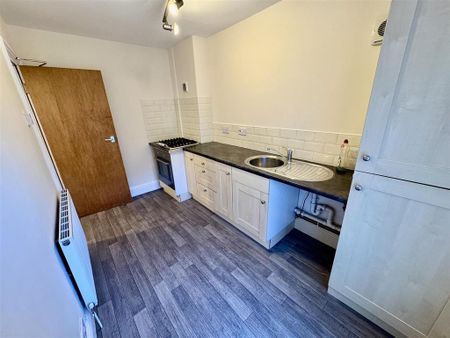 2 bedroom flat to rent - Photo 4