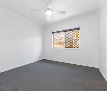 Coastal Comfort Awaits: Your Modern Haven in Woody Point - Photo 5