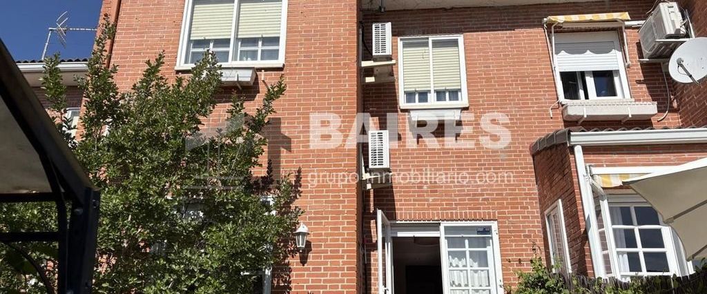 Luxury House for rent in Villafranca del Castillo, Autonomous Region of Madrid - Photo 1