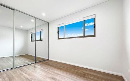 Modern 5 Bedroom Home - Photo 2