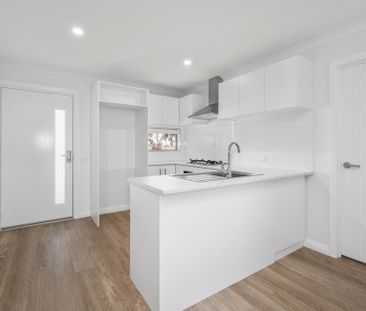 Modern 3x2 Home In Somerville - Photo 4