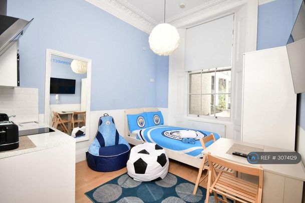Studio to rent - Photo 1