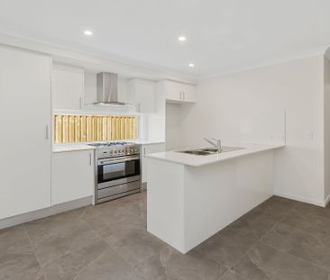 Modern Home with Air Con - Photo 5