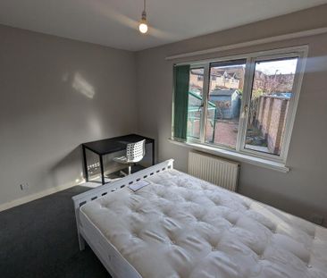 2 bedroom semi-detached house to rent - Photo 6