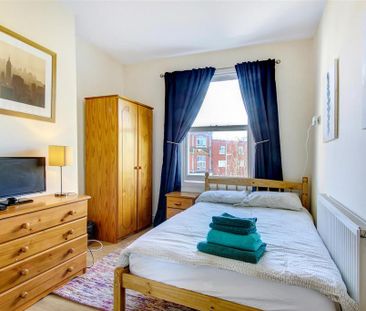 6 bedroom terraced house to rent - Photo 4