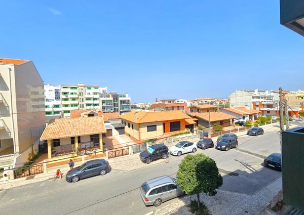 2 bedroom flat with balcony a stone's throw from Vageira Beach!