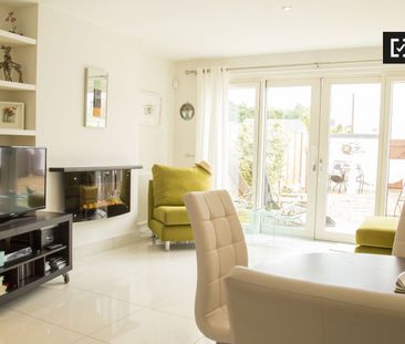 Inviting room in 3-bedroom apartment in Killester, Dublin - Photo 2