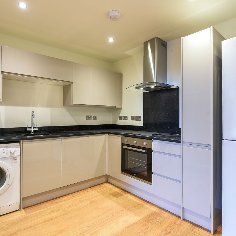 London Road, Kingston Upon Thames, Surrey, KT2 - Photo 1