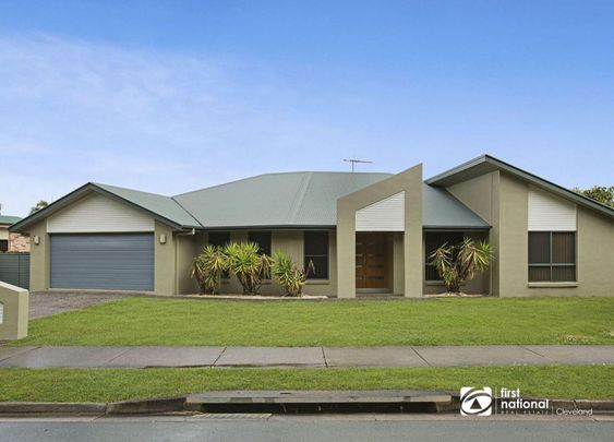 SPACIOUS MODERN LOWSET FAMILY HOME IN BEAUTIFUL THORNLANDS - Photo 1