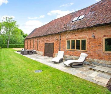 Fabulous five bedroom barn conversion in the village of Dorsington - Photo 4