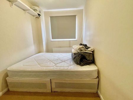 1 bedroom in a house share to rent - Photo 4