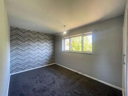 Legard Drive, Hull, HU10 - Photo 2