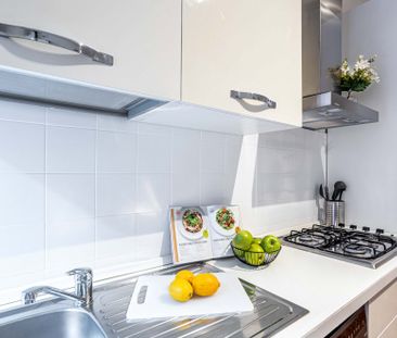 Cozy single room with window in Milan - Photo 4