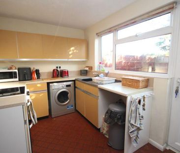 2 bedroom semi-detached house to rent - Photo 5