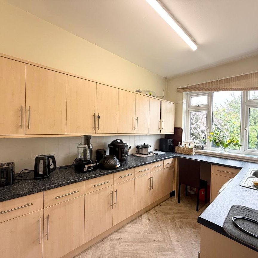 5 bedroom semi-detached house to rent - Photo 1