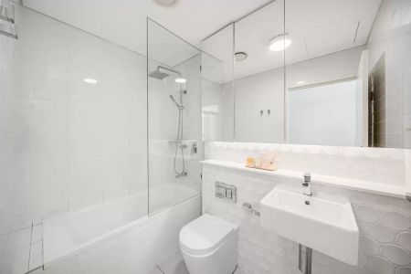 Stylish One-Bedroom Apartment in Lewisham - Photo 4