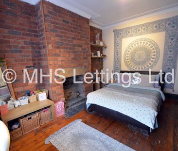 5 Bedroom Mid Terraced House for rent in Hessle Terrace - Photo 4