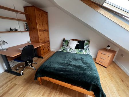 Room 10 Available, 12 Bedroom House, Willowbank Mews – Student Accommodation Coventry - Photo 3