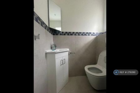 3 bedroom terraced house to rent - Photo 2