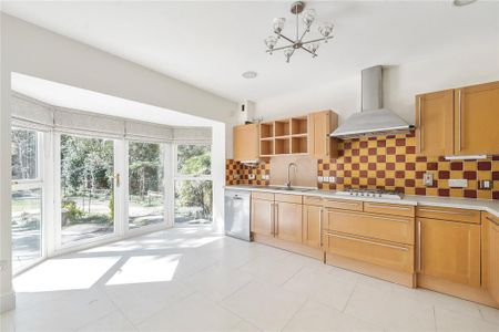 5 bedroom end of terrace house to rent - Photo 4