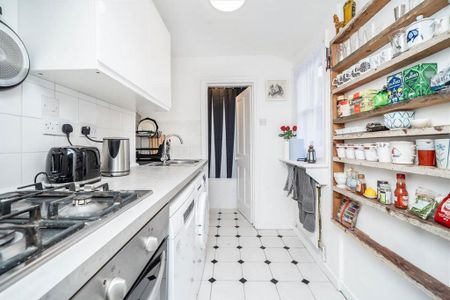 3 bedroom flat to rent - Photo 5