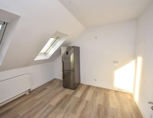 DIETZ: Einzugsbereite 3-Zimmer-Wohnung im Dachgeschoss mit Balkon, neuem Badzimmer und Gäste-WC! - Foto 1