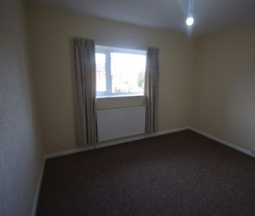 Semi-detached house to rent on - Photo 3