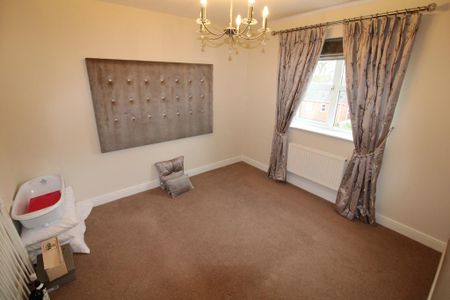4 bedroom detached house to rent - Photo 2