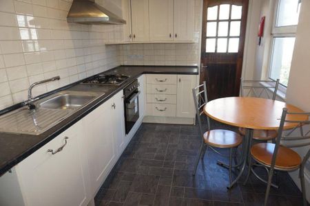 3 bedroom maisonette to rent - Photo 3