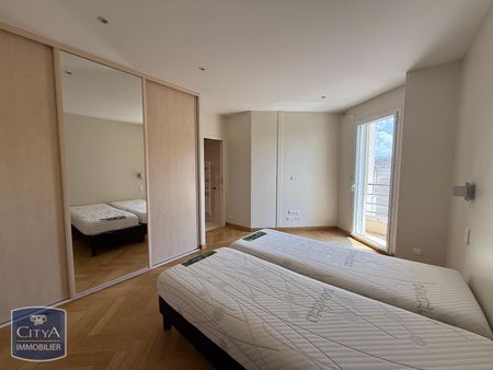 Location Appartement 5 pièces 246m² BOURGES 18000 - Photo 5