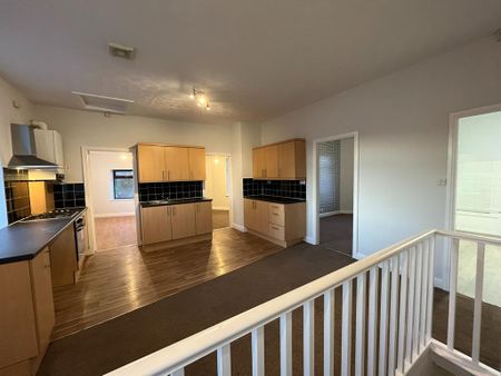 2 bedroom flat to rent - Photo 3